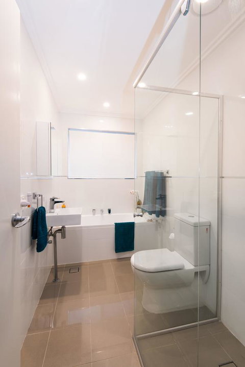 Stylish 3 Bedroom Beachview Apartment - Accommodation in Surfers Paradise 12