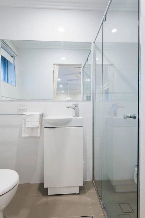 Stylish 3 Bedroom Beachview Apartment - Accommodation in Surfers Paradise 2