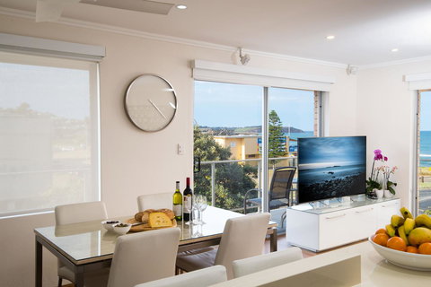 Stylish 3 Bedroom Beachview Apartment - Accommodation in Surfers Paradise 8
