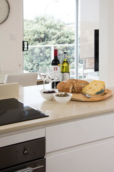 Stylish 3 Bedroom Beachview Apartment - Accommodation in Surfers Paradise 7