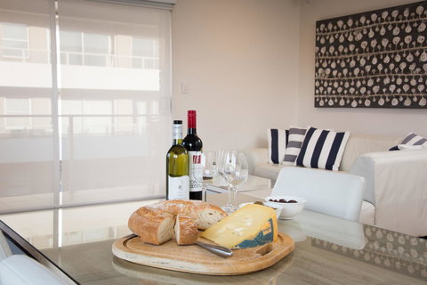 Stylish 3 Bedroom Beachview Apartment - Accommodation in Surfers Paradise 9