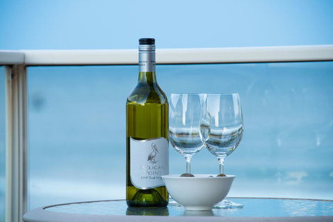 Stylish 3 Bedroom Beachview Apartment - Accommodation in Surfers Paradise 4