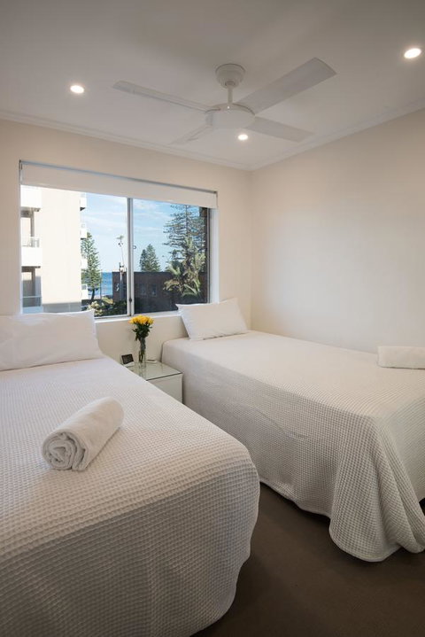 Stylish 3 Bedroom Beachview Apartment - Accommodation in Surfers Paradise 11