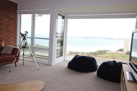 Southern Sands\' Beachfront Apartment - Accommodation in Surfers Paradise 2