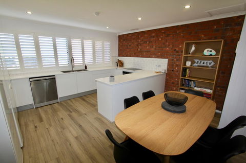 Southern Sands\' Beachfront Apartment - Accommodation in Surfers Paradise 7