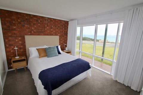 Southern Sands\' Beachfront Apartment - Accommodation in Surfers Paradise 13