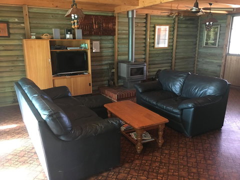 Shangri La Moonta Bay - Accommodation in Surfers Paradise 8