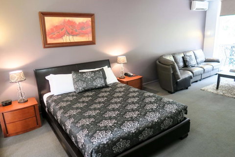 The Lyndoch Motel - Accommodation in Surfers Paradise 12