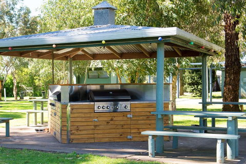 Kalganyi Holiday Park - Accommodation in Surfers Paradise 1