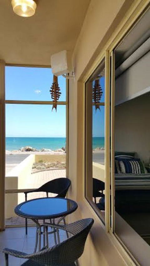 Acaill Accommodation Esplanade Living Self Check-In Self Check-Out - Accommodation in Surfers Paradise 18
