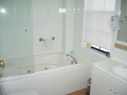Aviators Lodge - Accommodation in Surfers Paradise 4