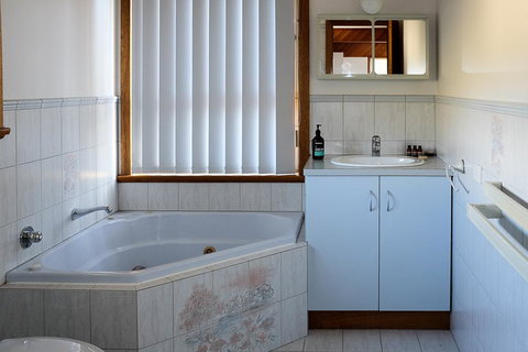 Seacroft - Accommodation in Surfers Paradise 24