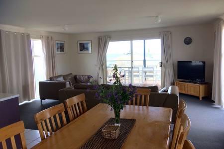 Bayview Beach House Apartment No 1 - Accommodation in Surfers Paradise 11