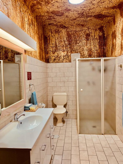 Desert Cave Hotel - Accommodation in Surfers Paradise 6