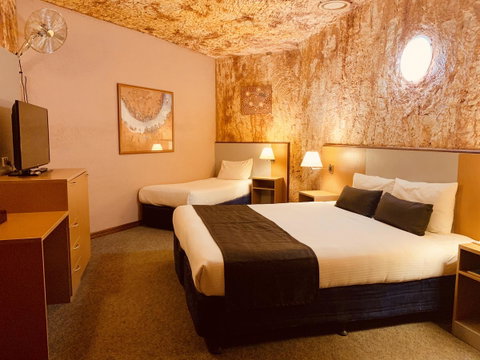Desert Cave Hotel - Accommodation in Surfers Paradise 23