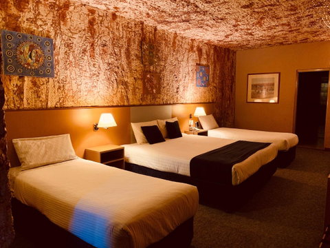 Desert Cave Hotel - Accommodation in Surfers Paradise 29