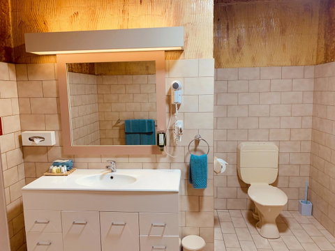 Desert Cave Hotel - Accommodation in Surfers Paradise 8
