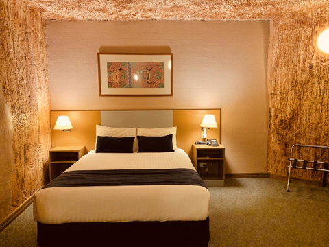 Desert Cave Hotel - Accommodation in Surfers Paradise 10