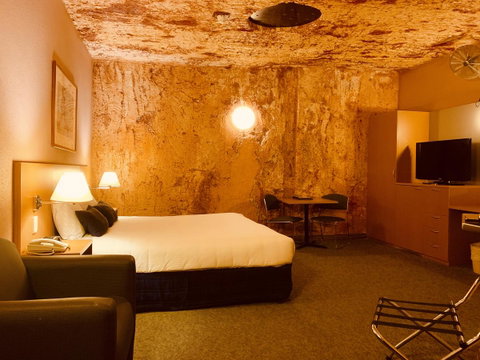 Desert Cave Hotel - Accommodation in Surfers Paradise 18
