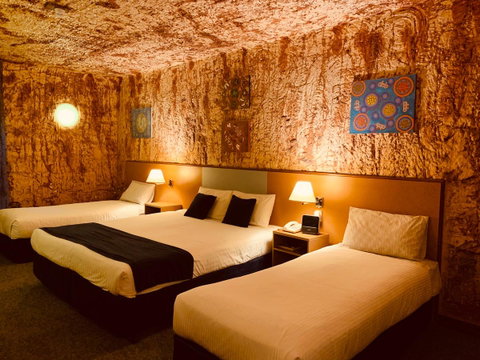 Desert Cave Hotel - Accommodation in Surfers Paradise 33