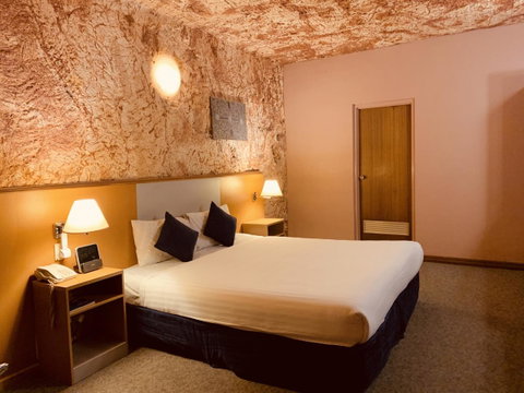 Desert Cave Hotel - Accommodation in Surfers Paradise 4