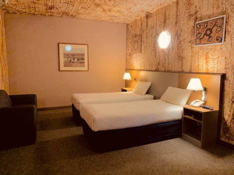 Desert Cave Hotel - Accommodation in Surfers Paradise 7