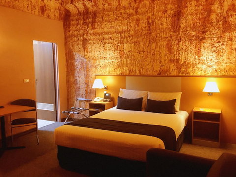 Desert Cave Hotel - Accommodation in Surfers Paradise 40