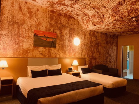 Desert Cave Hotel - Accommodation in Surfers Paradise 25