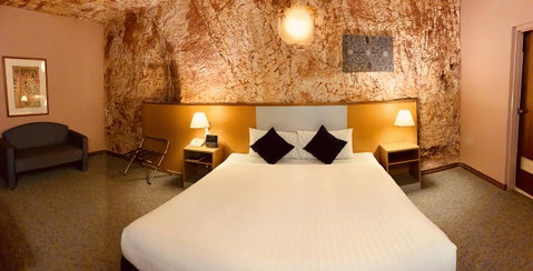 Desert Cave Hotel - Accommodation in Surfers Paradise 2
