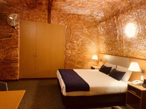 Desert Cave Hotel - Accommodation in Surfers Paradise 14