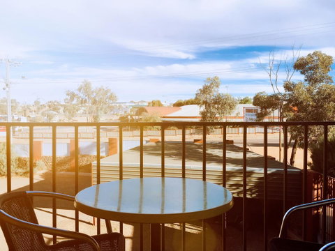 Desert Cave Hotel - Accommodation in Surfers Paradise 0