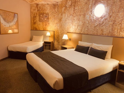 Desert Cave Hotel - Accommodation in Surfers Paradise 24
