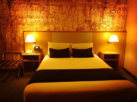 Desert Cave Hotel - Accommodation in Surfers Paradise 38