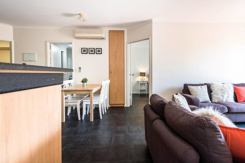 Executive 3 Bedroom Apartment + Internet + Parking - Accommodation in Surfers Paradise 19