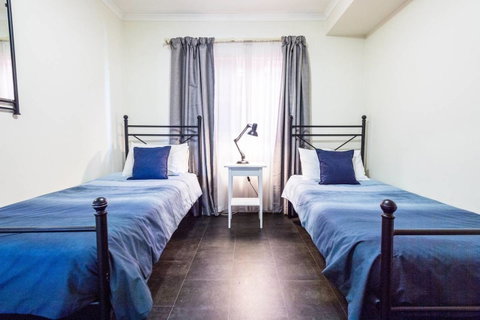 Executive 3 Bedroom Apartment + Internet + Parking - Accommodation in Surfers Paradise 8