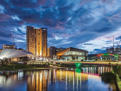Executive 3 Bedroom Apartment + Internet + Parking - Accommodation in Surfers Paradise 0