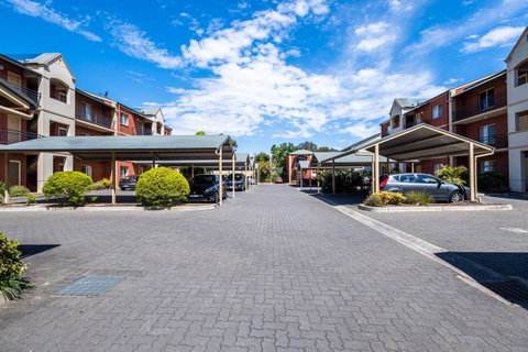 Executive 3 Bedroom Apartment + Internet + Parking - Accommodation in Surfers Paradise 35