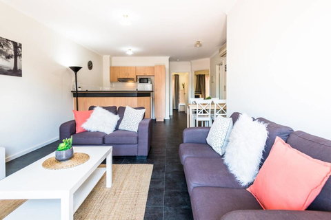 Executive 3 Bedroom Apartment + Internet + Parking - Accommodation in Surfers Paradise 7