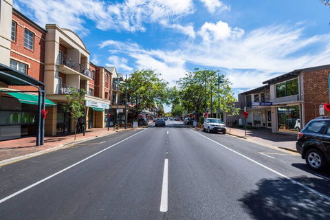 Executive 3 Bedroom Apartment + Internet + Parking - Accommodation in Surfers Paradise 3