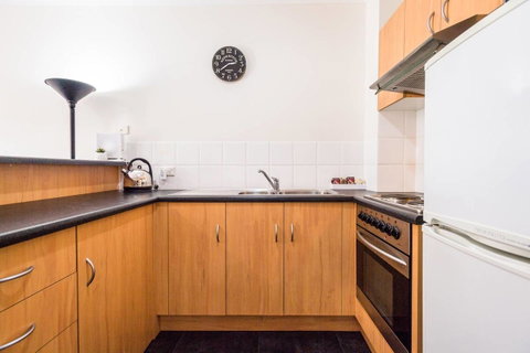 Executive 3 Bedroom Apartment + Internet + Parking - Accommodation in Surfers Paradise 29