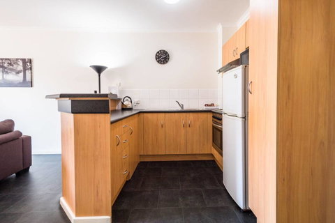 Executive 3 Bedroom Apartment + Internet + Parking - Accommodation in Surfers Paradise 5