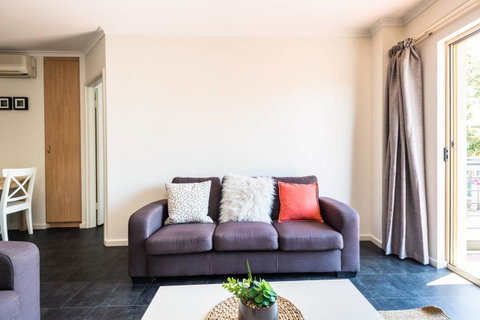 Executive 3 Bedroom Apartment + Internet + Parking - Accommodation in Surfers Paradise 20