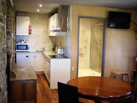 1860 Wine Country Cottages - Accommodation in Surfers Paradise 9