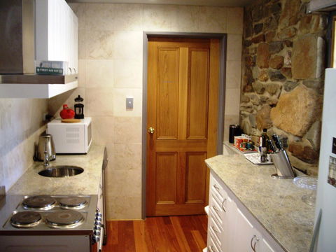 1860 Wine Country Cottages - Accommodation in Surfers Paradise 13