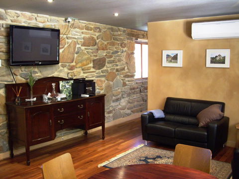 1860 Wine Country Cottages - Accommodation in Surfers Paradise 12
