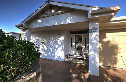 The Whitehouse - Accommodation in Surfers Paradise 3