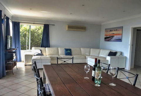 The Whitehouse - Accommodation in Surfers Paradise 8