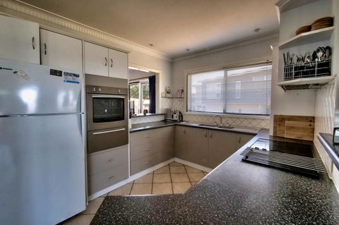 The Whitehouse - Accommodation in Surfers Paradise 6