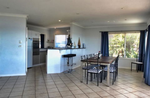 The Whitehouse - Accommodation in Surfers Paradise 9
