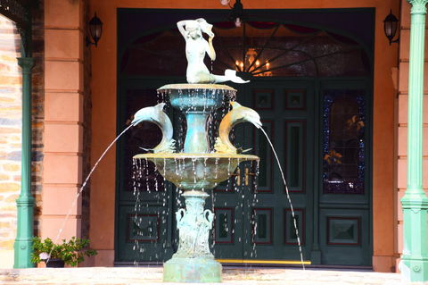 Grand Bluestone Mansion - Accommodation in Surfers Paradise 9